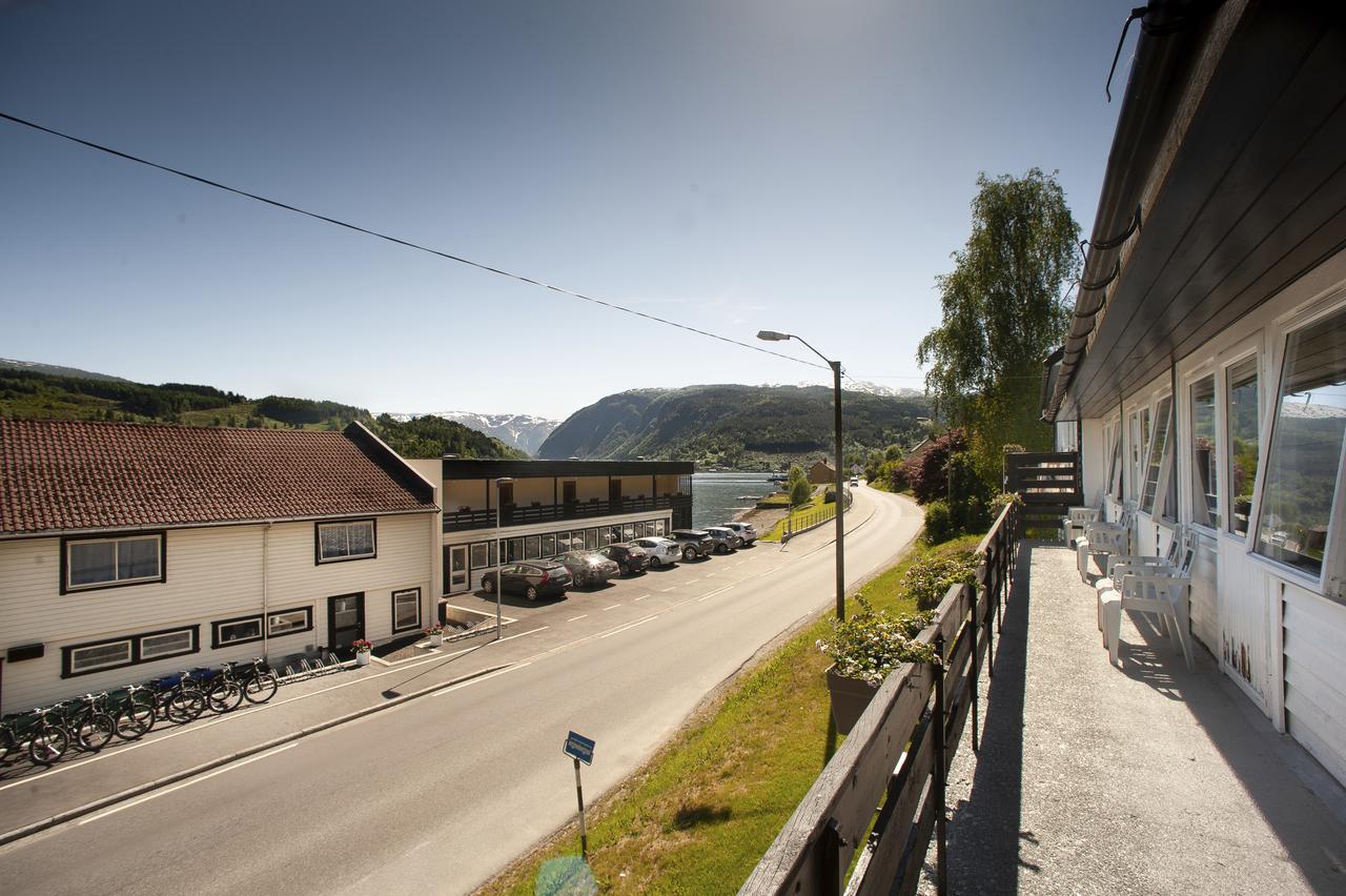 Strand Fjordmotel Ульвик Екстер'єр фото