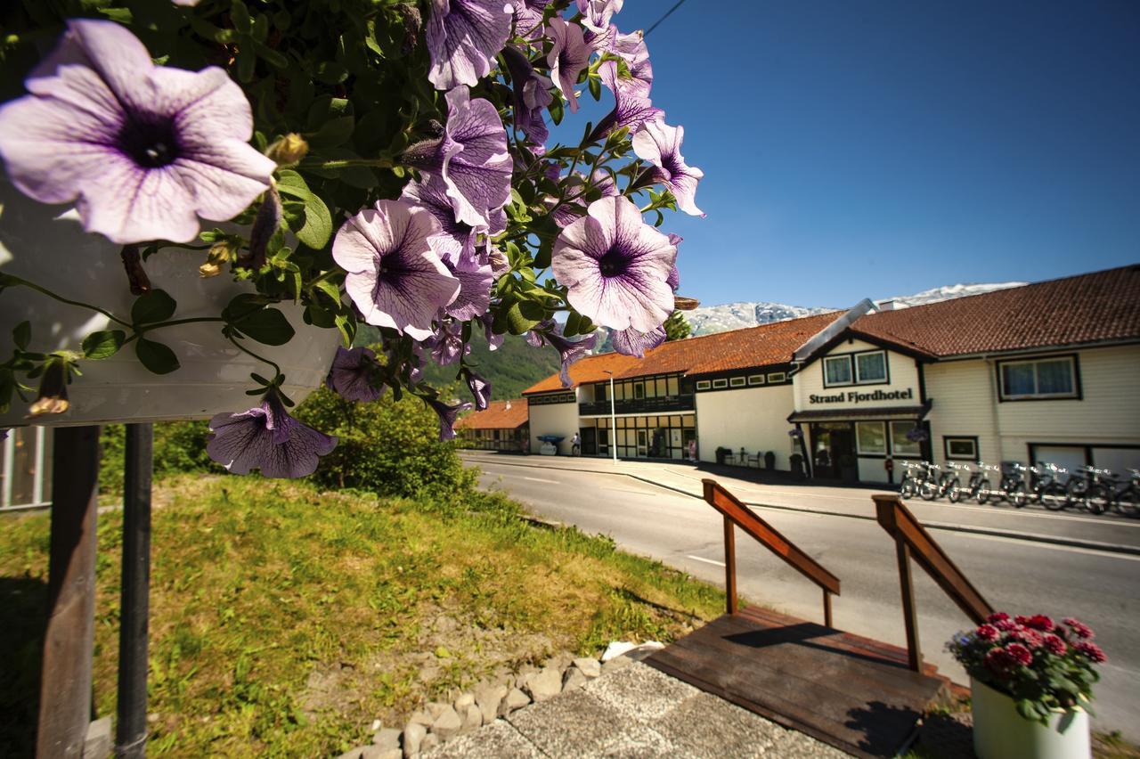Strand Fjordmotel Ульвик Екстер'єр фото
